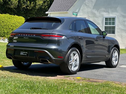 Certified 2025 Porsche Macan image 8