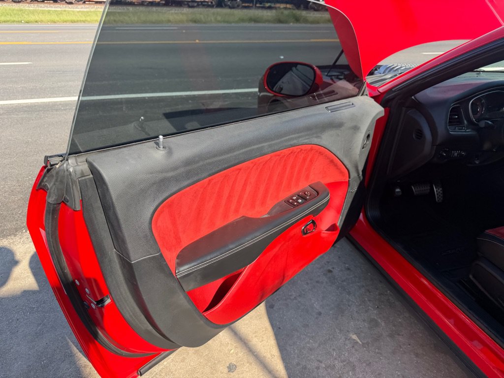 Used 2015 Dodge Challenger SRT Hellcat RWD image 30
