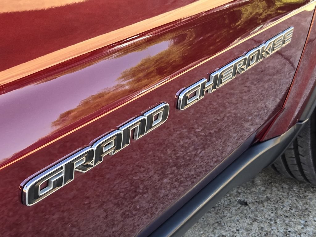 Used 2021 Jeep Grand Cherokee Limited w/ Sun & Sound Group RWD image 15