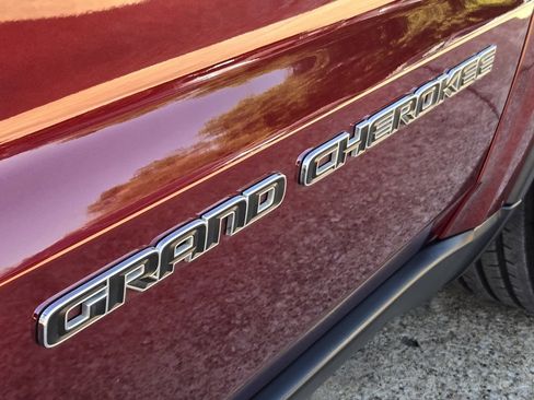 Used 2021 Jeep Grand Cherokee Limited w/ Sun & Sound Group RWD image 15