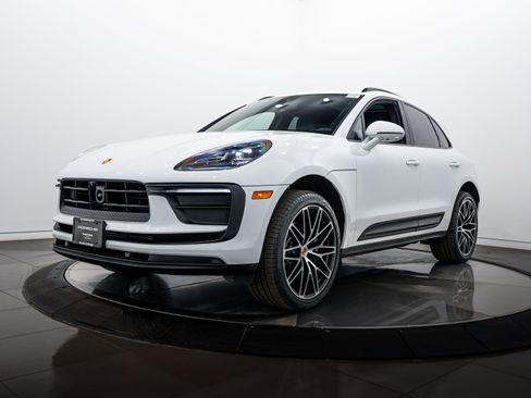 Certified 2026 Porsche Macan image 1