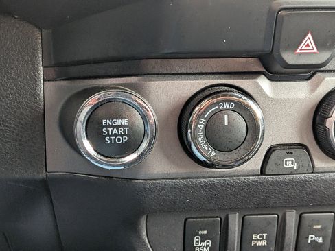 Used 2021 Toyota Tacoma TRD Sport image 27