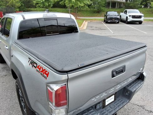 Used 2023 Toyota Tacoma TRD Off-Road w/ TRD Premium Off Road Package AWD/4WD image 16