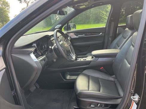 Used 2025 Cadillac XT6 Premium Luxury image 17