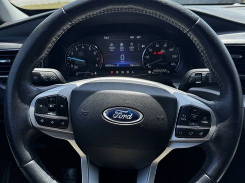 Used 2023 Ford Explorer XLT w/ Equipment Group 202A AWD/4WD image 11