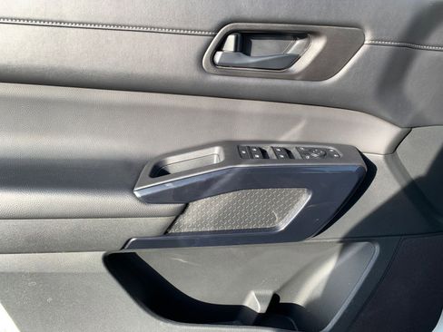 Used 2025 Nissan Pathfinder SV image 20