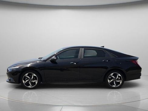 Certified 2023 Hyundai Elantra SEL w/ Convenience Package FWD image 3