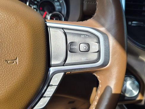Used 2019 RAM 1500 Laramie AWD/4WD image 18