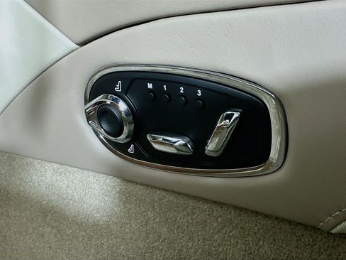 Used 2017 Aston Martin DB11 V12 RWD image 57