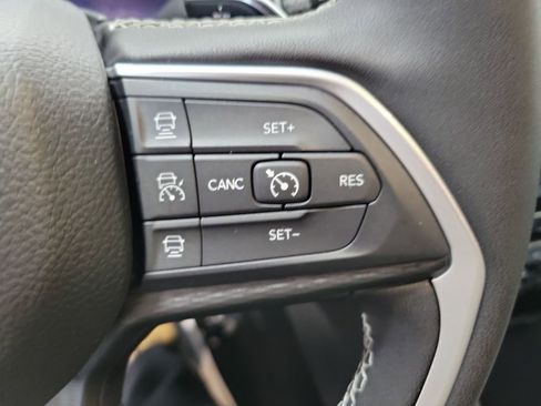 Used 2025 Jeep Grand Cherokee Altitude image 35