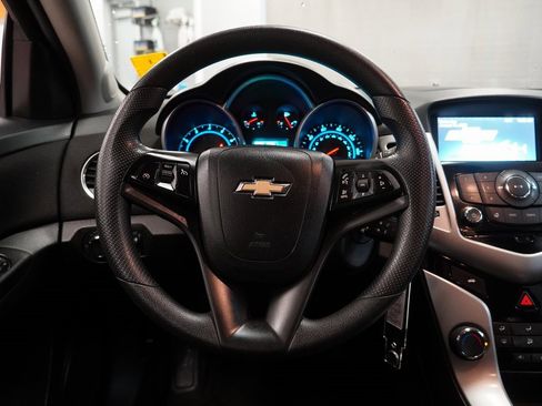 Used 2015 Chevrolet Cruze LT image 17