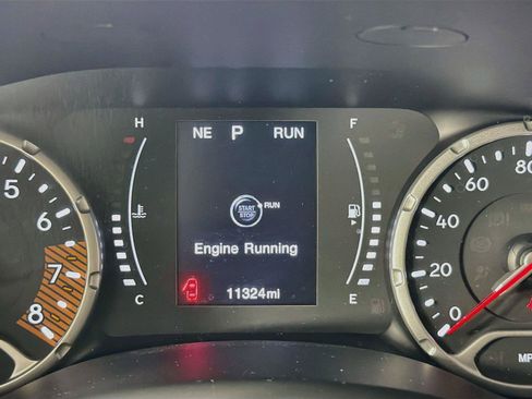 Used 2023 Jeep Renegade Latitude w/ Premium Group AWD/4WD image 18