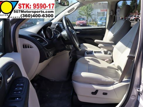 Used 2013 Chrysler Town & Country Touring FWD image 13