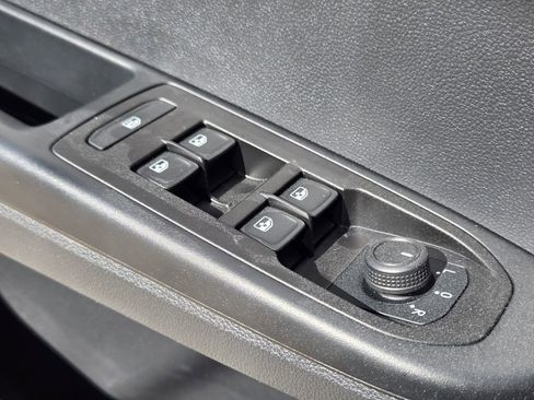 Used 2023 Volkswagen Taos S image 28