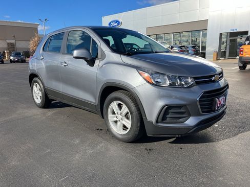 Used 2020 Chevrolet Trax LS image 1