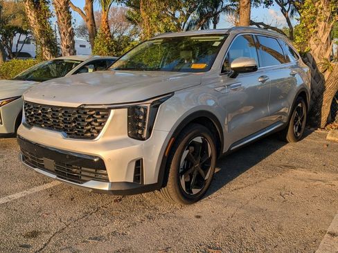 Used 2025 Kia Sorento EX image 3