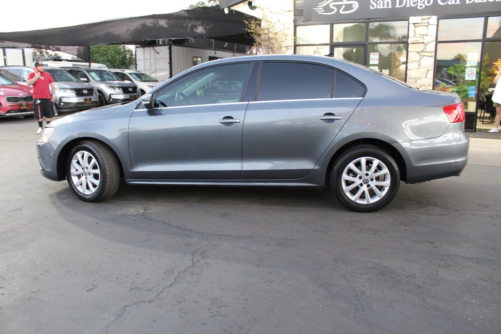 Used 2013 Volkswagen Jetta SE FWD image 2