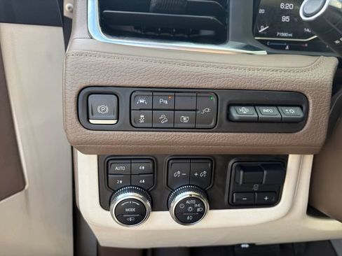 Used 2022 GMC Yukon XL Denali w/ Denali Ultimate Package AWD/4WD image 5