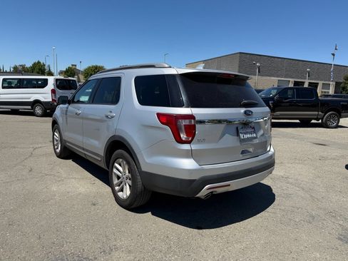 Used 2017 Ford Explorer XLT w/ Equipment Group 201A FWD image 3