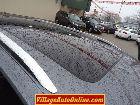 Used 2023 Volkswagen Tiguan SEL R-Line image 34