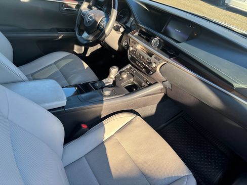 Used 2018 Lexus ES 350 w/ Premier Package FWD image 16
