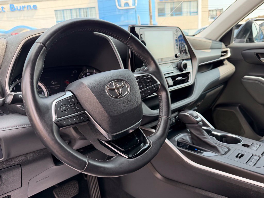 Used 2020 Toyota Highlander XLE AWD/4WD image 17