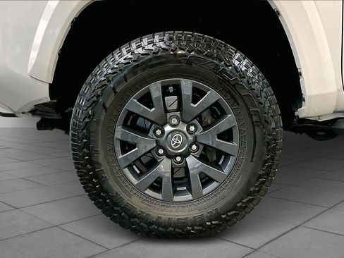Used 2020 Toyota Tacoma SR5 image 11