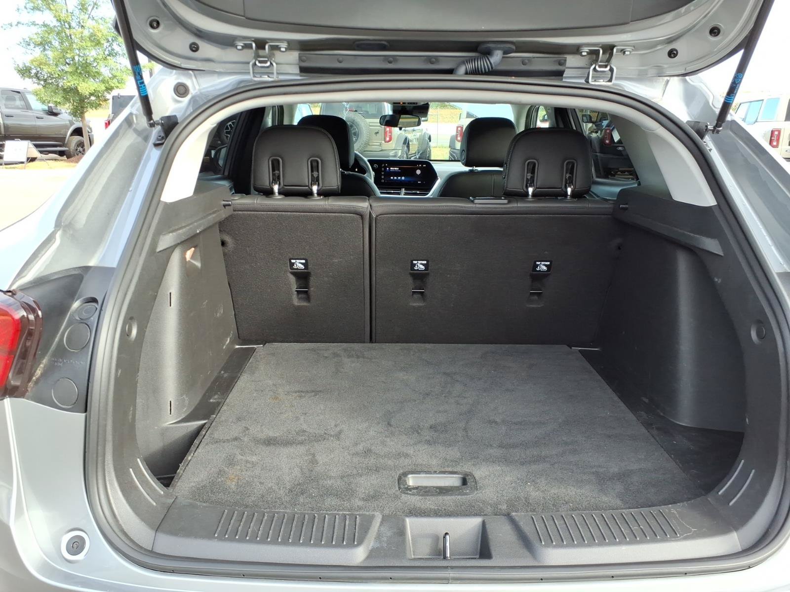 Used 2025 Chevrolet Trax LT FWD image 15