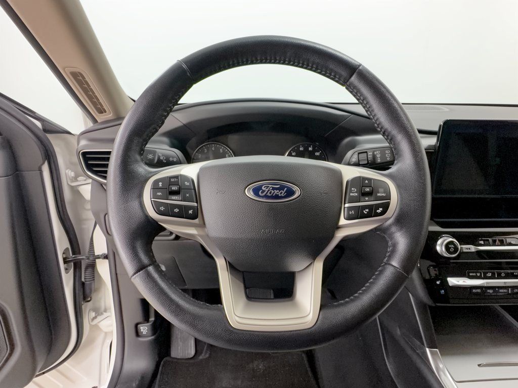 Used 2022 Ford Explorer Limited w/ Equipment Group 301A RWD image 10