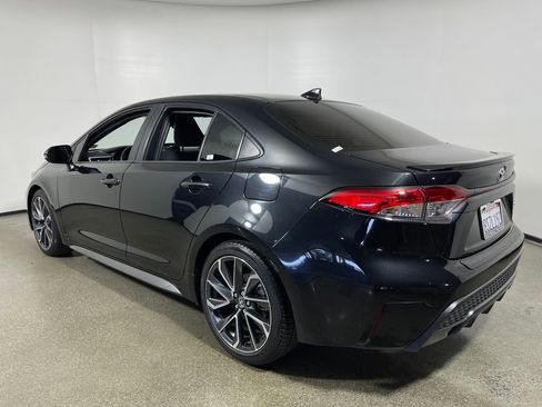 Certified 2021 Toyota Corolla SE w/ SE Premium Package FWD image 5