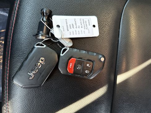 Used 2023 Jeep Gladiator Rubicon w/ Cold Weather Group image 31