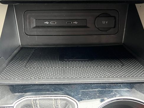 Used 2022 Volkswagen Atlas SE image 32