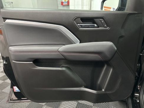Used 2025 Chevrolet Colorado Z71 w/ Midnight Edition AWD/4WD image 19