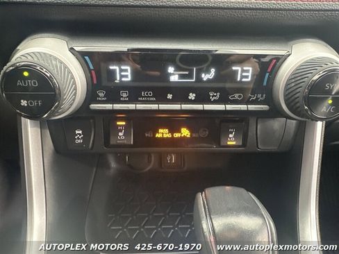 Used 2023 Toyota RAV4 SE image 28