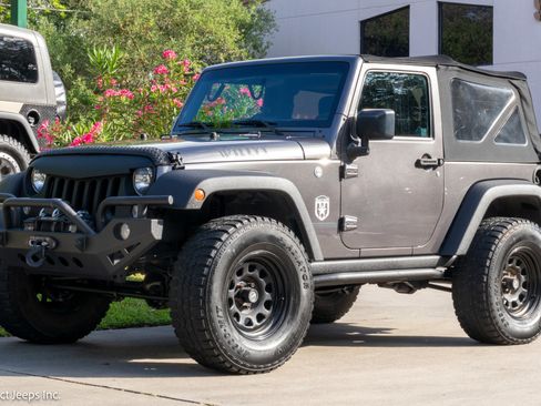 Used 2016 Jeep Wrangler Sport AWD/4WD image 4