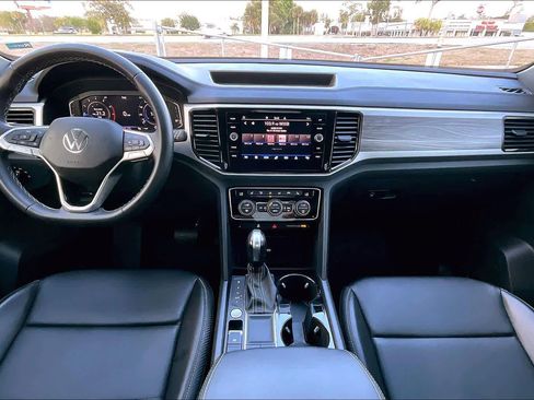 Used 2022 Volkswagen Atlas Cross Sport SE image 15