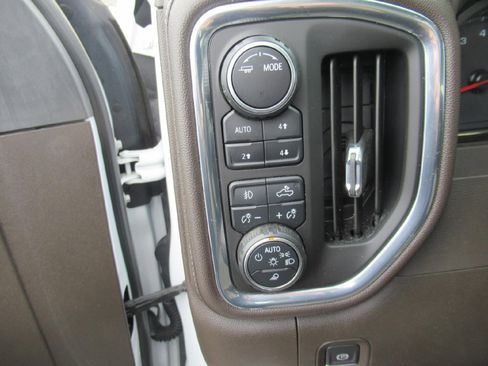 Certified 2022 Chevrolet Silverado 2500 LTZ w/ LTZ Plus Package image 11