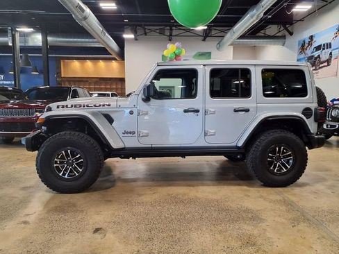 Used 2024 Jeep Wrangler Unlimited Rubicon AWD/4WD image 6
