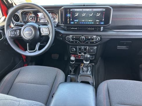 Used 2025 Jeep Wrangler Unlimited Rubicon AWD/4WD image 15