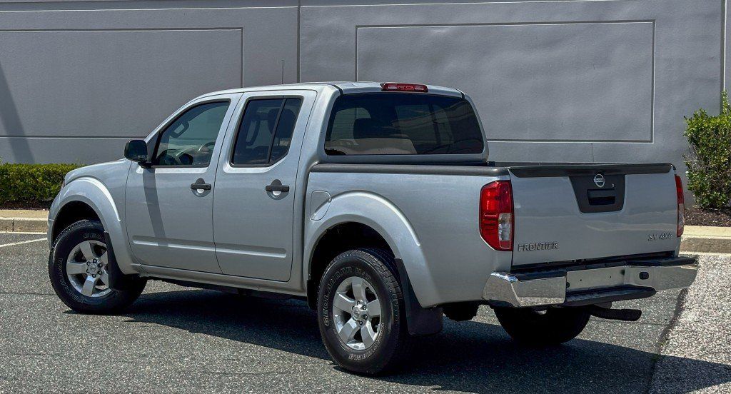 Used 2013 Nissan Frontier SV AWD/4WD image 9
