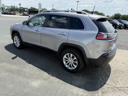 Used 2019 Jeep Cherokee Latitude w/ Cold Weather Group AWD/4WD image 6