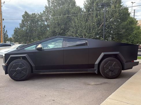 Used 2024 Tesla Cybertruck AWD Crew Cab image 5