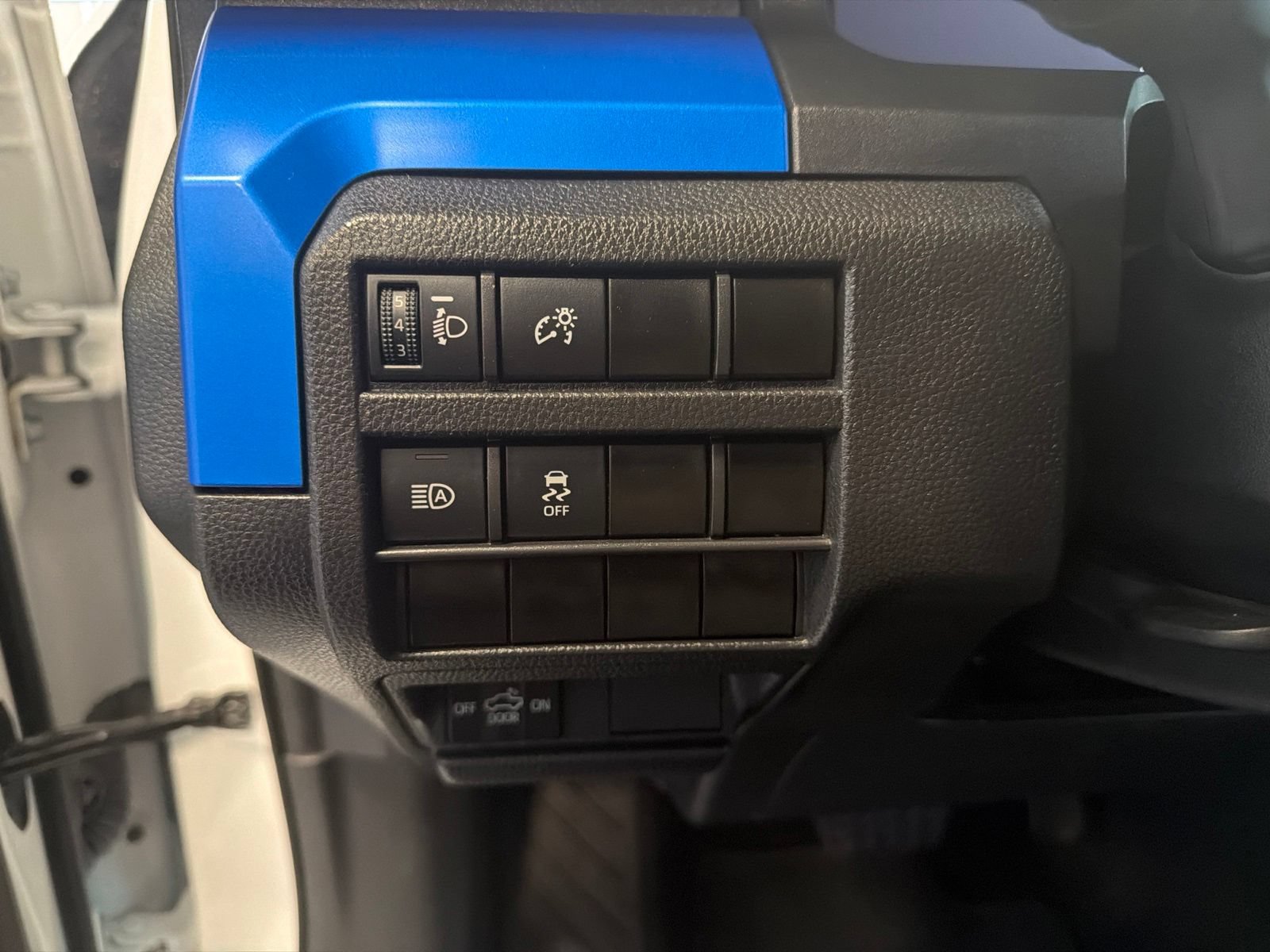Used 2024 Toyota Tacoma TRD Off-Road AWD/4WD image 15