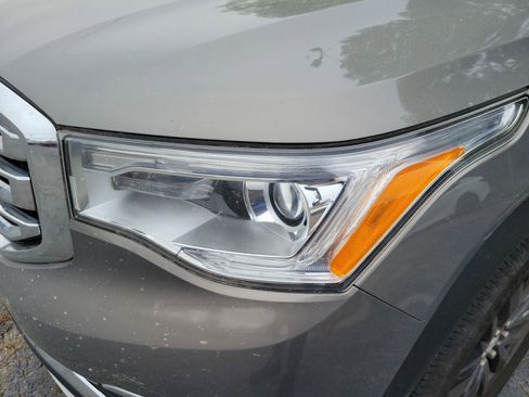 Used 2019 GMC Acadia SLT image 10