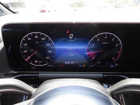 Used 2025 Mercedes-Benz GLA 250 4MATIC image 13