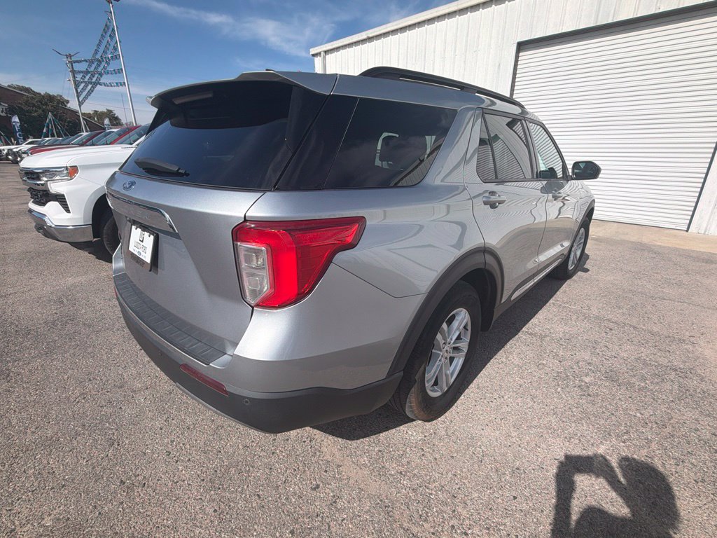 Used 2024 Ford Explorer XLT w/ Equipment Group 202A RWD image 5