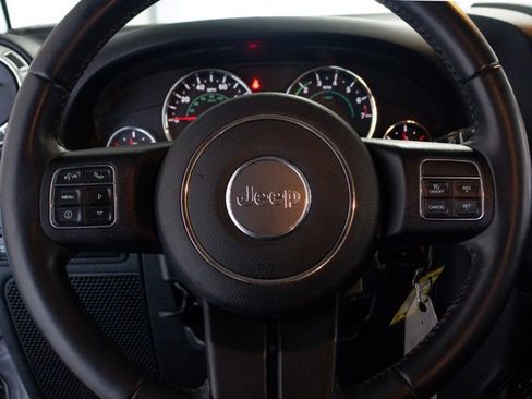 Used 2018 Jeep Wrangler Unlimited Rubicon w/ Cold Weather Group image 10