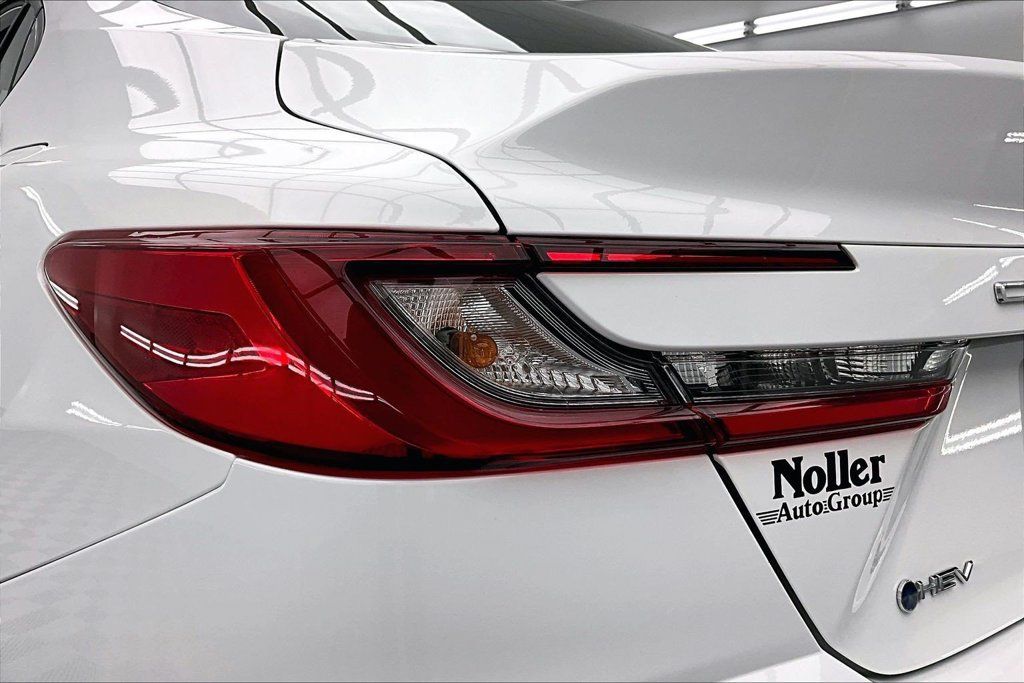 Used 2025 Toyota Camry LE FWD image 30