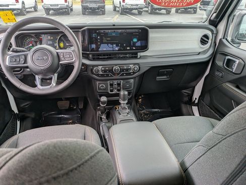 Certified 2025 Jeep Wrangler Sahara image 23