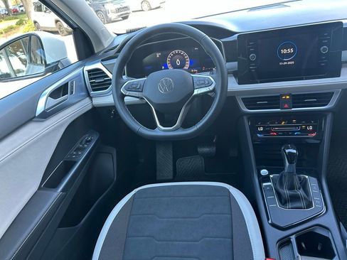 New 2026 Volkswagen Taos SE image 9